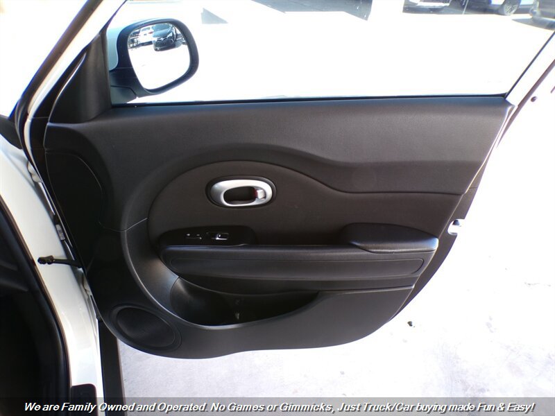 Used 2018 Kia Soul FWD image 29
