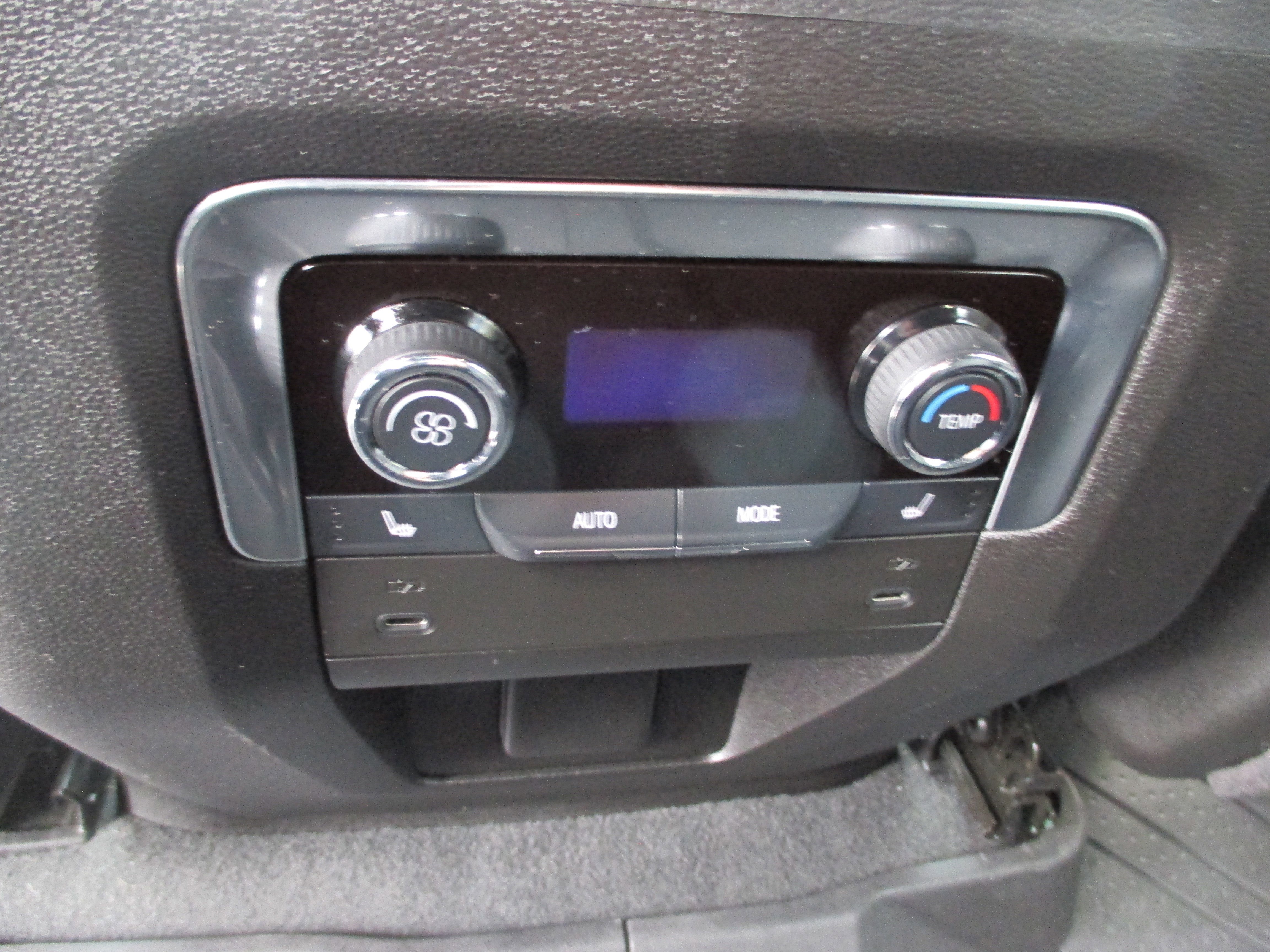 Used 2025 Chevrolet Suburban Z71 w/ Comfort Package AWD/4WD image 13