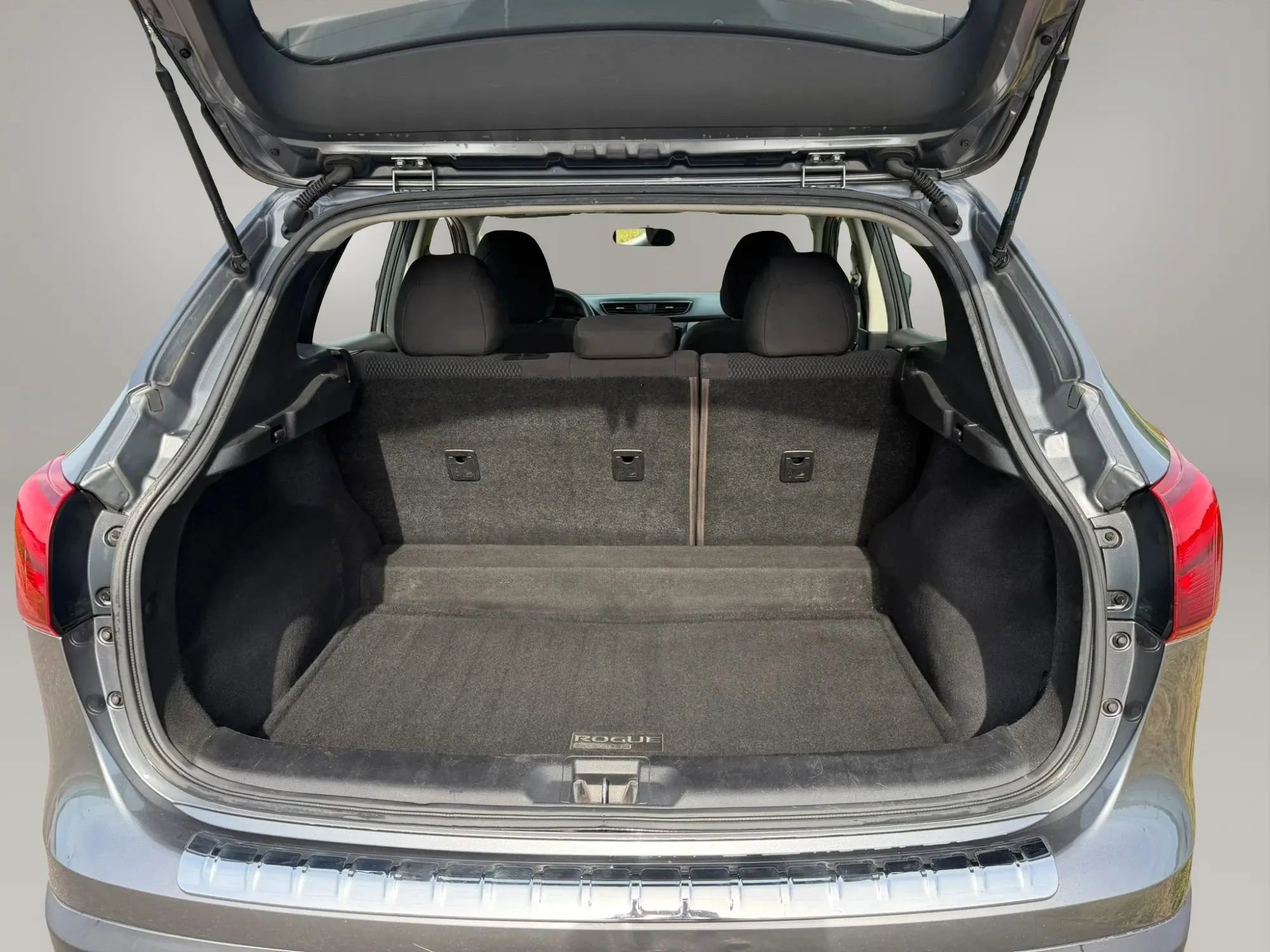Used 2018 Nissan Rogue Sport S w/ S Appearance Package FWD image 19