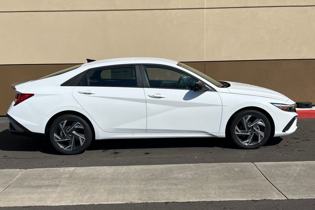 New 2025 Hyundai Elantra SEL image 4