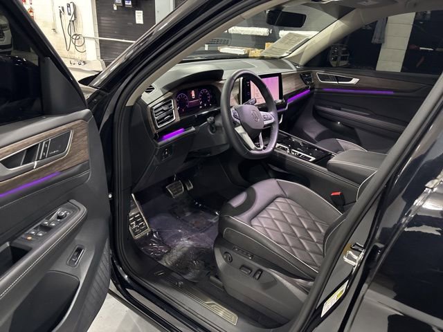 Used 2025 Volkswagen Atlas SEL Premium R-Line image 14