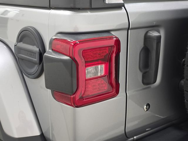 Used 2018 Jeep Wrangler Unlimited Sahara w/ Dual Top Group image 31