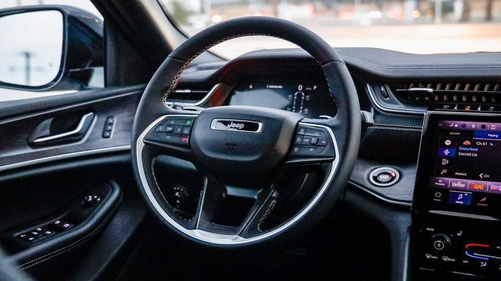 New 2025 Jeep Grand Cherokee L Limited w/ Black Appearance Package image 16