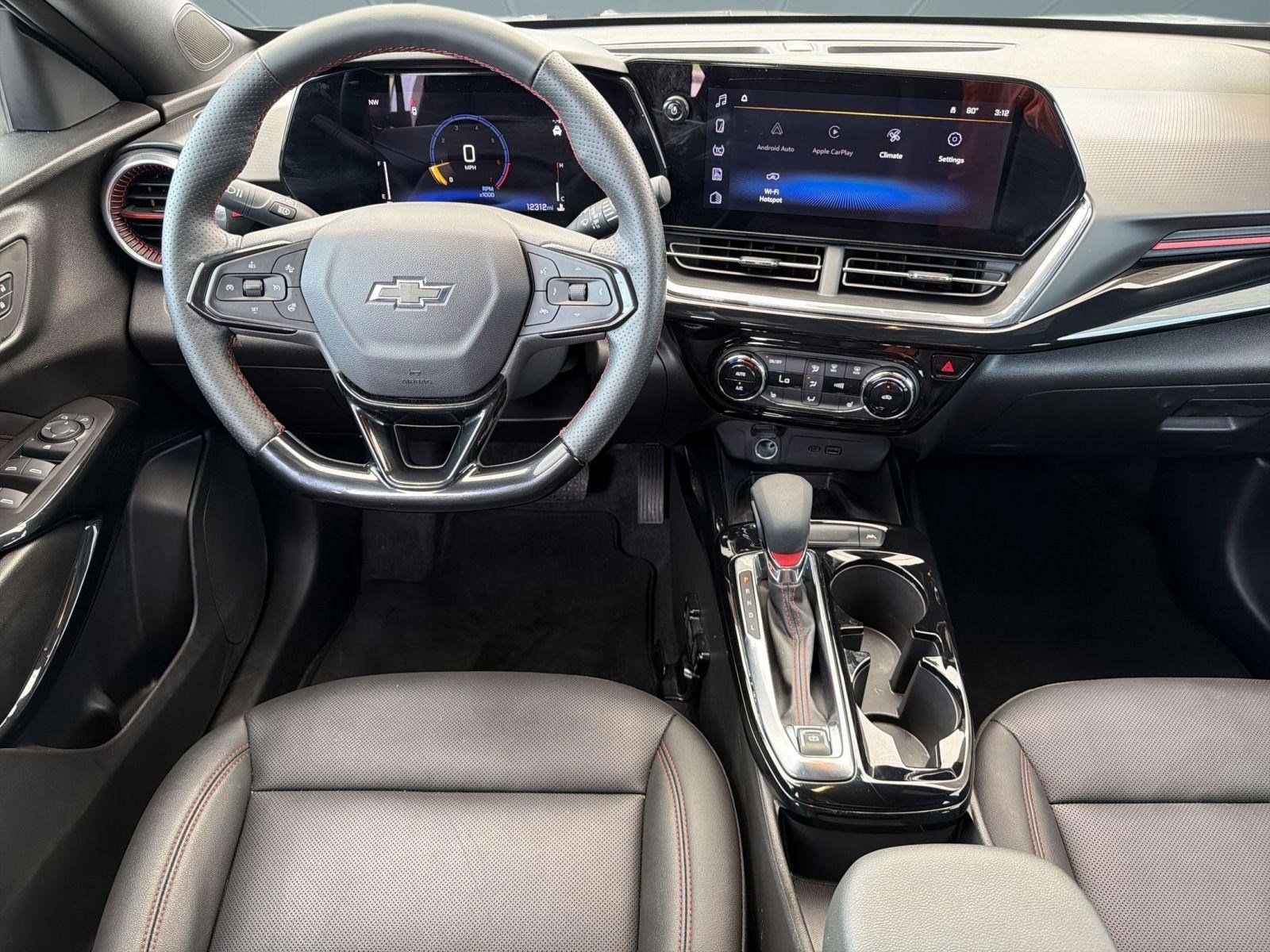 Certified 2025 Chevrolet Trax RS w/ Sunroof Package FWD image 28
