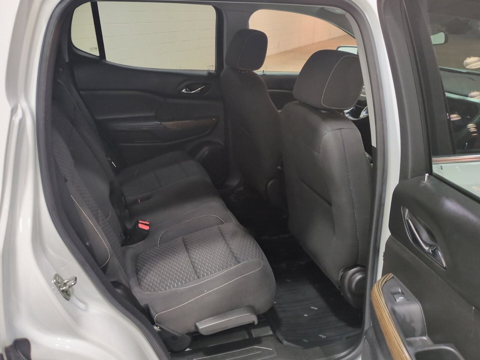 Used 2018 GMC Acadia SLE FWD image 12
