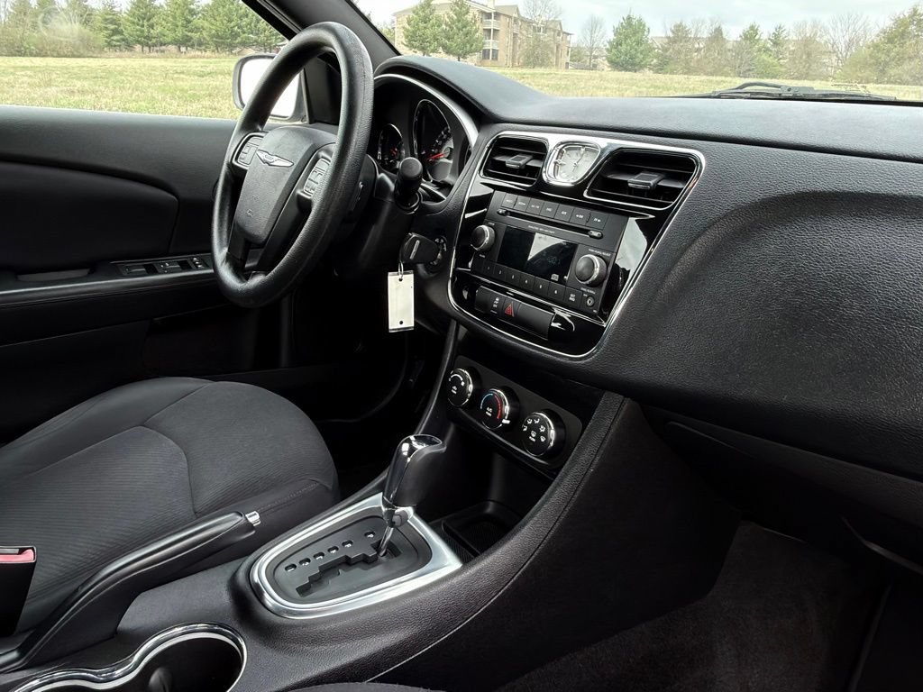 Used 2014 Chrysler 200 LX FWD image 22