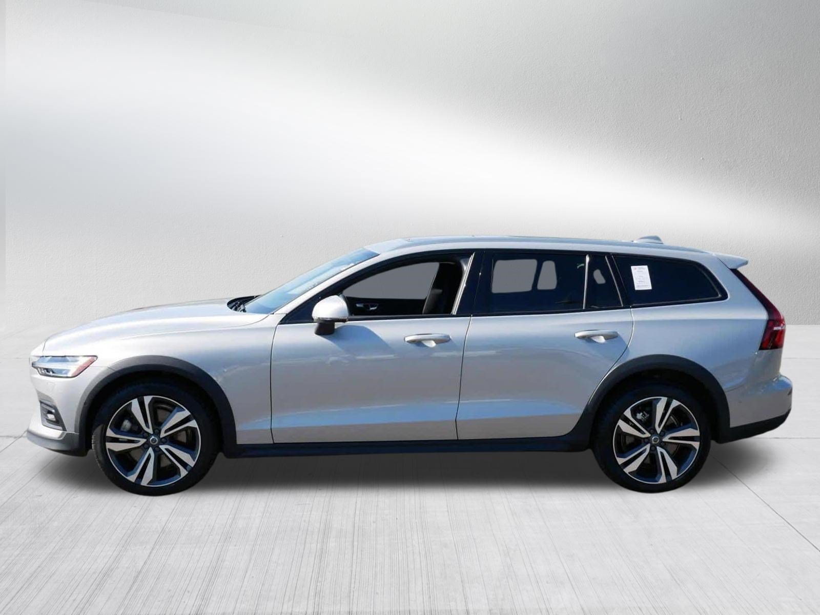 Used 2025 Volvo V60 B5 Cross Country Plus AWD/4WD image 4