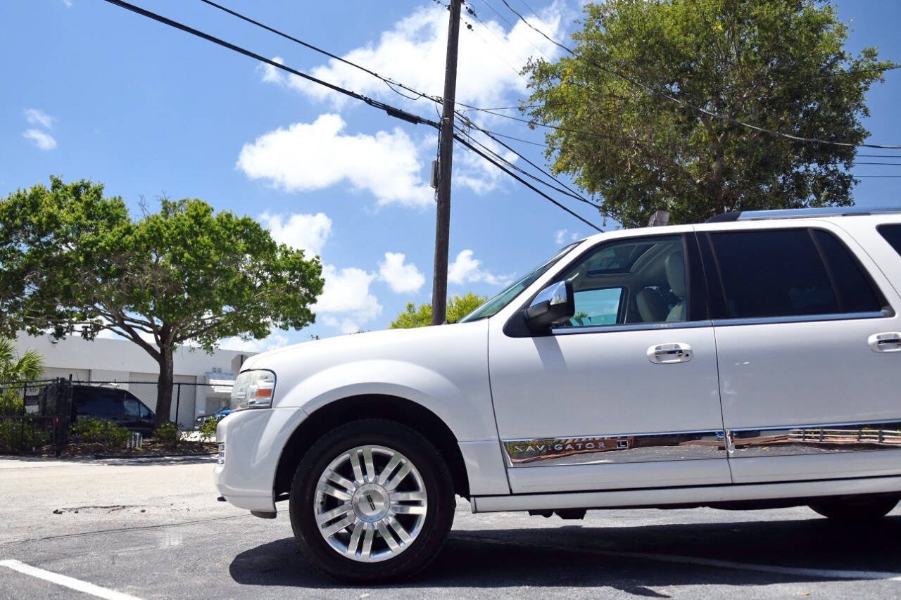 Used 2014 Lincoln Navigator L 2WD image 4