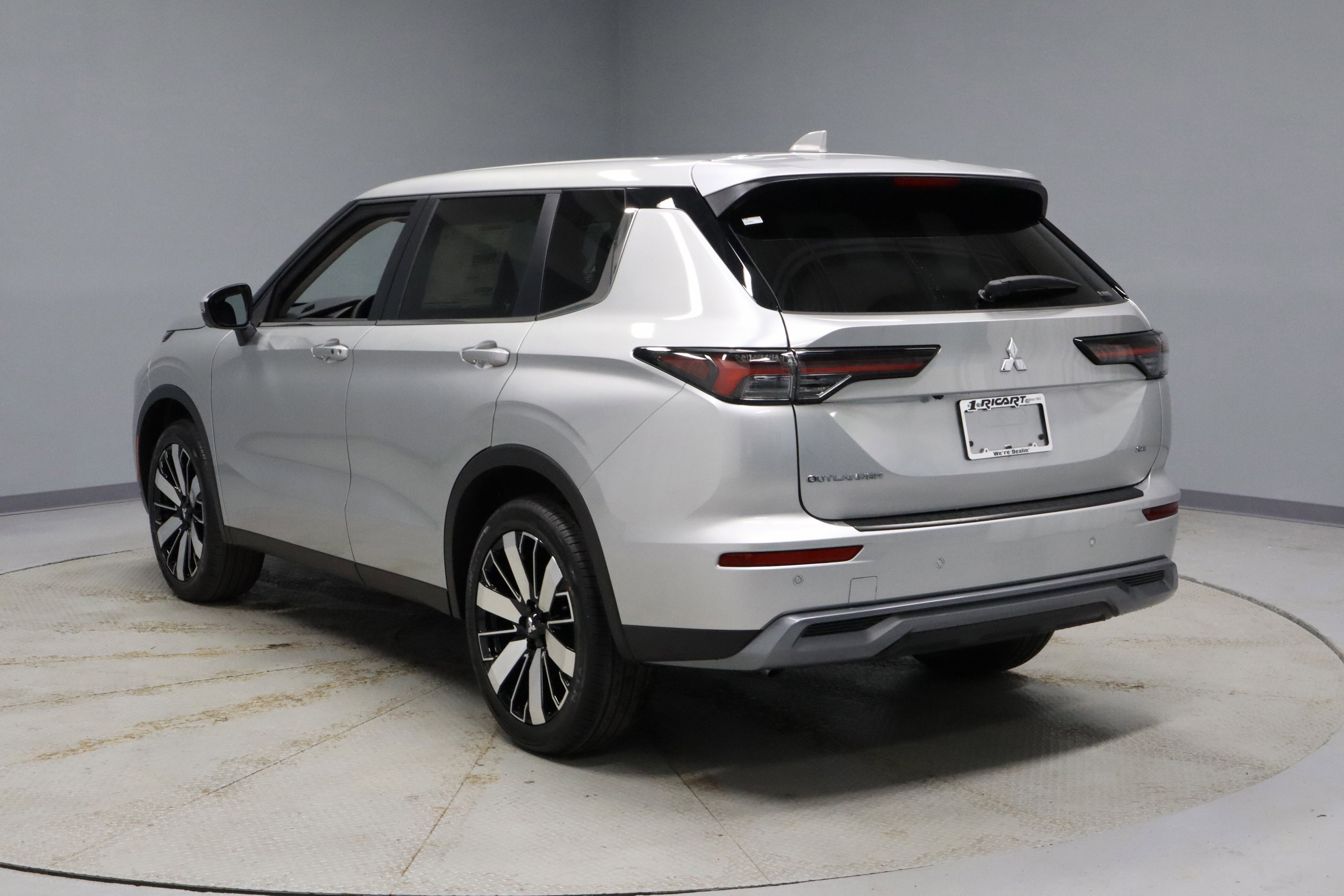 New 2026 Mitsubishi Outlander SE image 6