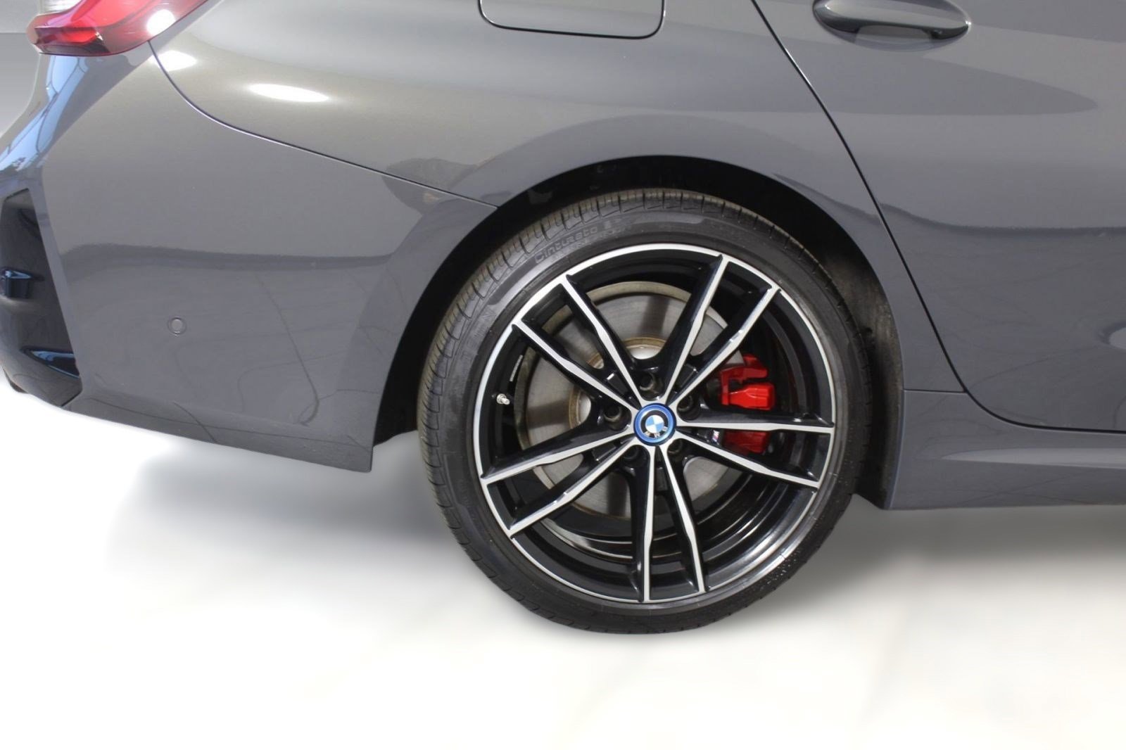 Used 2024 BMW 330e xDrive w/ Premium Package image 10