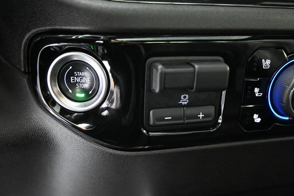 Used 2025 Chevrolet Silverado 2500 ZR2 w/ Technology Package image 31