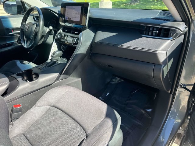 Used 2024 Toyota Venza LE AWD/4WD image 17