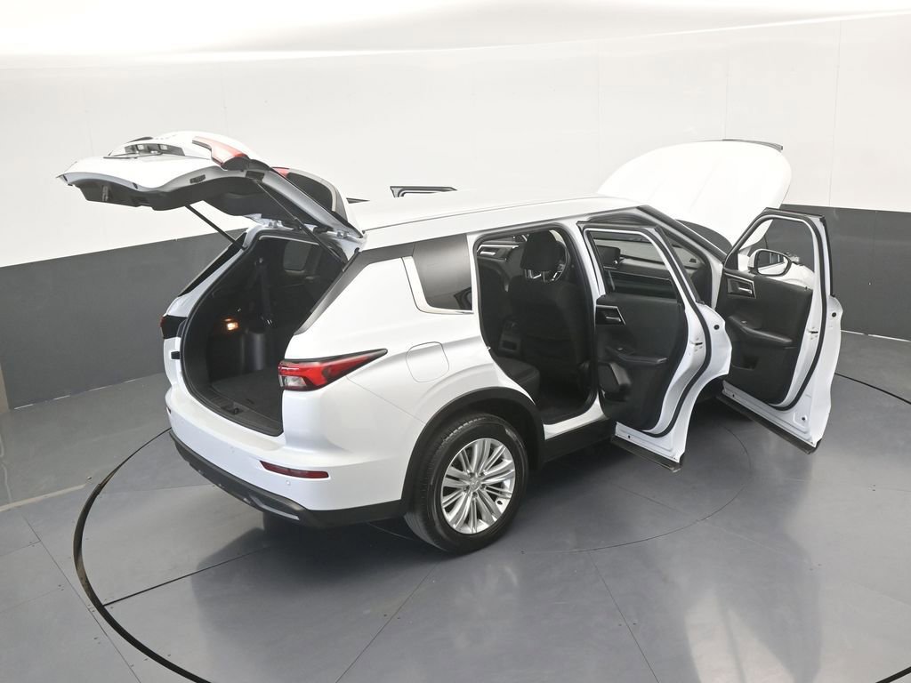 Used 2023 Mitsubishi Outlander ES image 68
