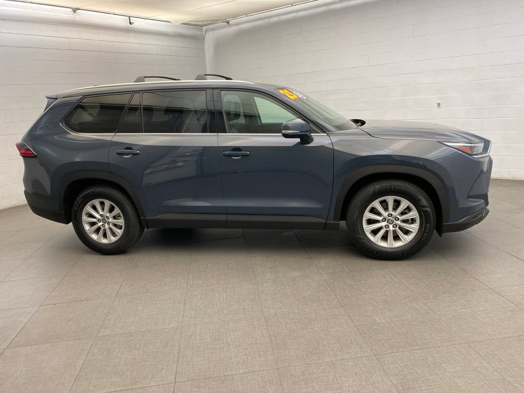 Used 2025 Toyota Grand Highlander AWD image 9
