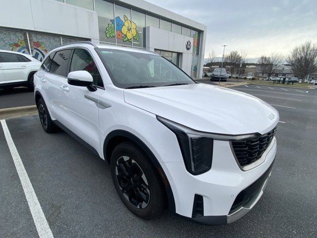 Used 2024 Kia Sorento S image 1