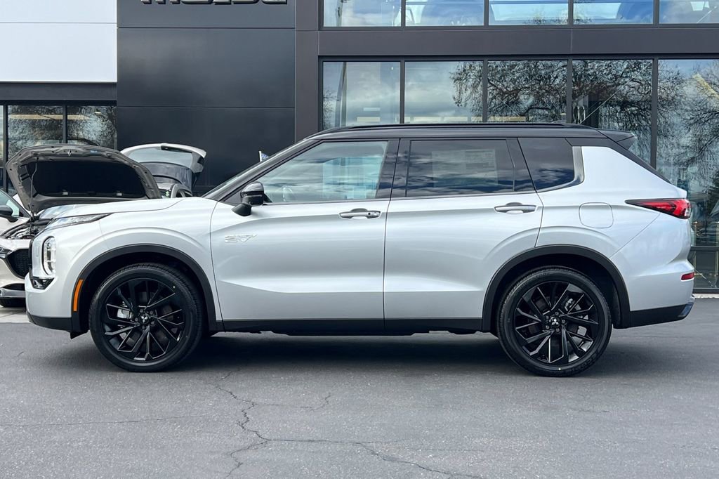 New 2025 Mitsubishi Outlander SEL Black Edition image 8