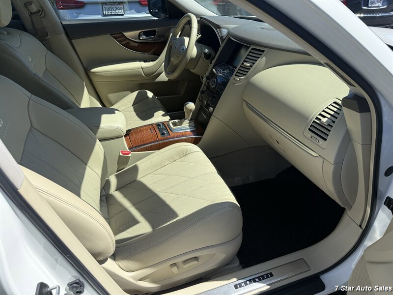 Used 2011 INFINITI FX35 AWD w/ Premium Pkg image 16
