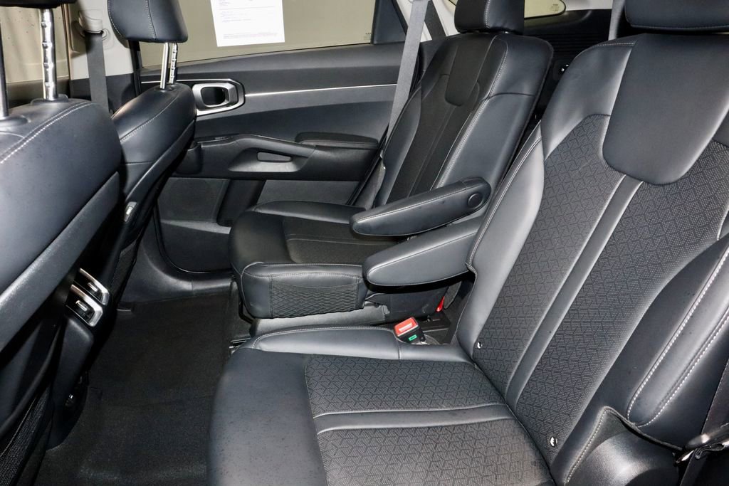 Used 2022 Kia Sorento EX w/ Panoramic Sunroof Package AWD/4WD image 24