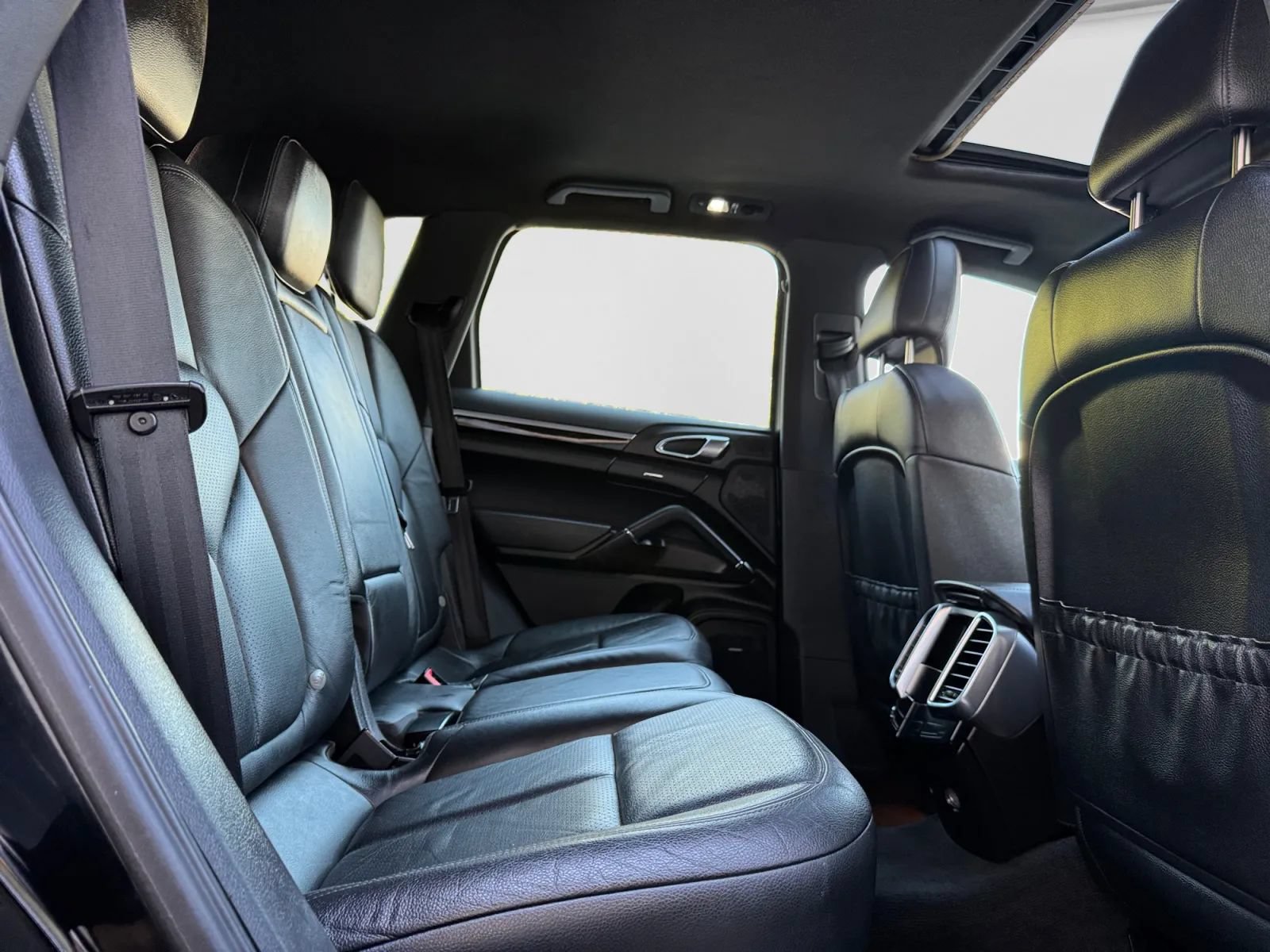 Used 2011 Porsche Cayenne AWD/4WD image 22