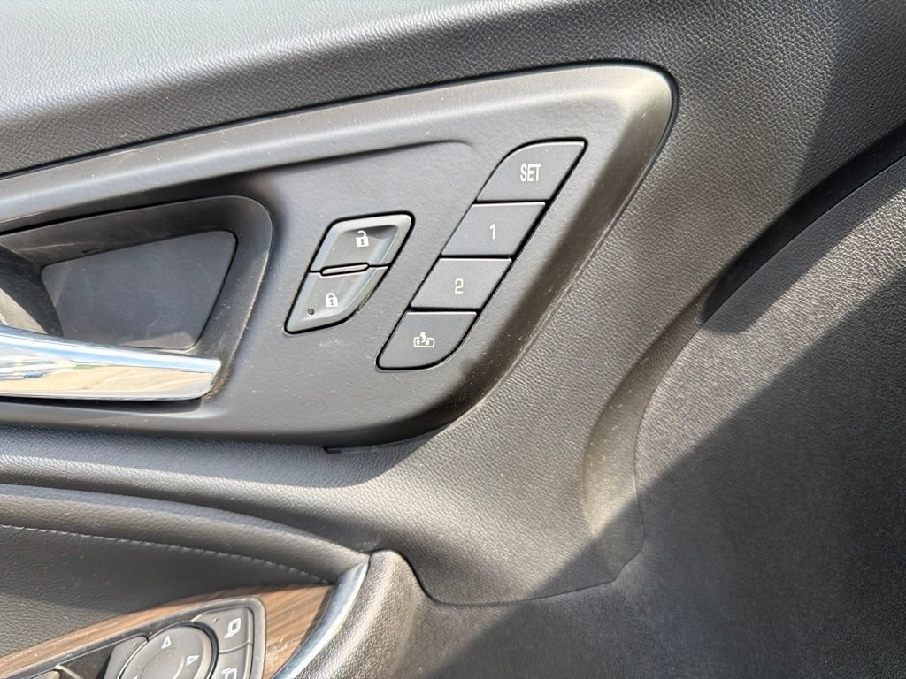 Used 2022 Chevrolet Malibu Premier FWD image 32