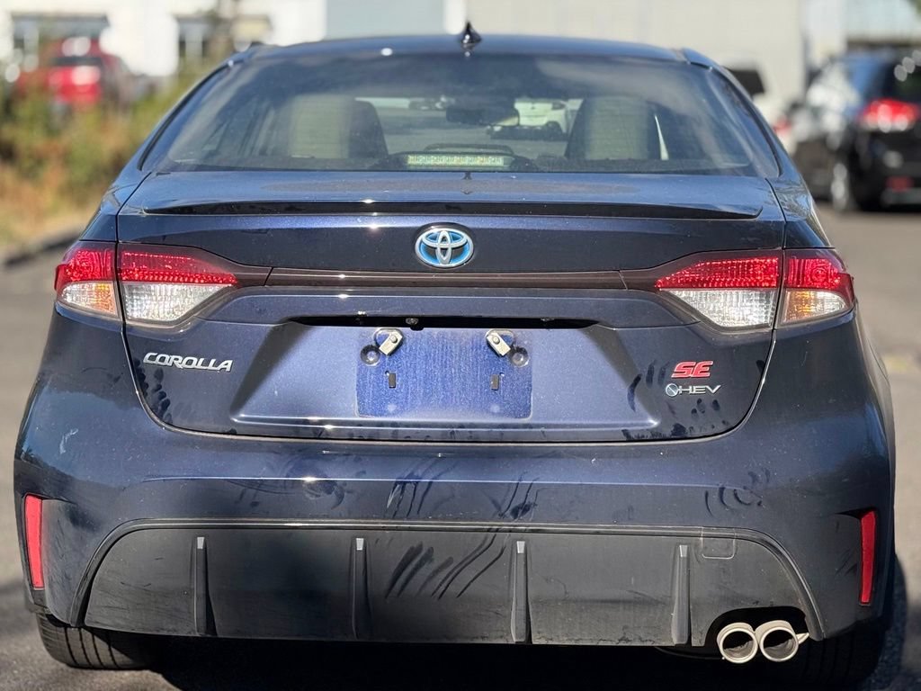 Certified 2025 Toyota Corolla SE w/ SE Premium Package AWD/4WD image 4