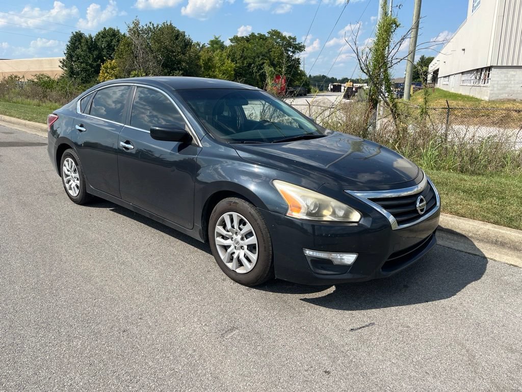 Used 2013 Nissan Altima 2.5 S FWD image 2