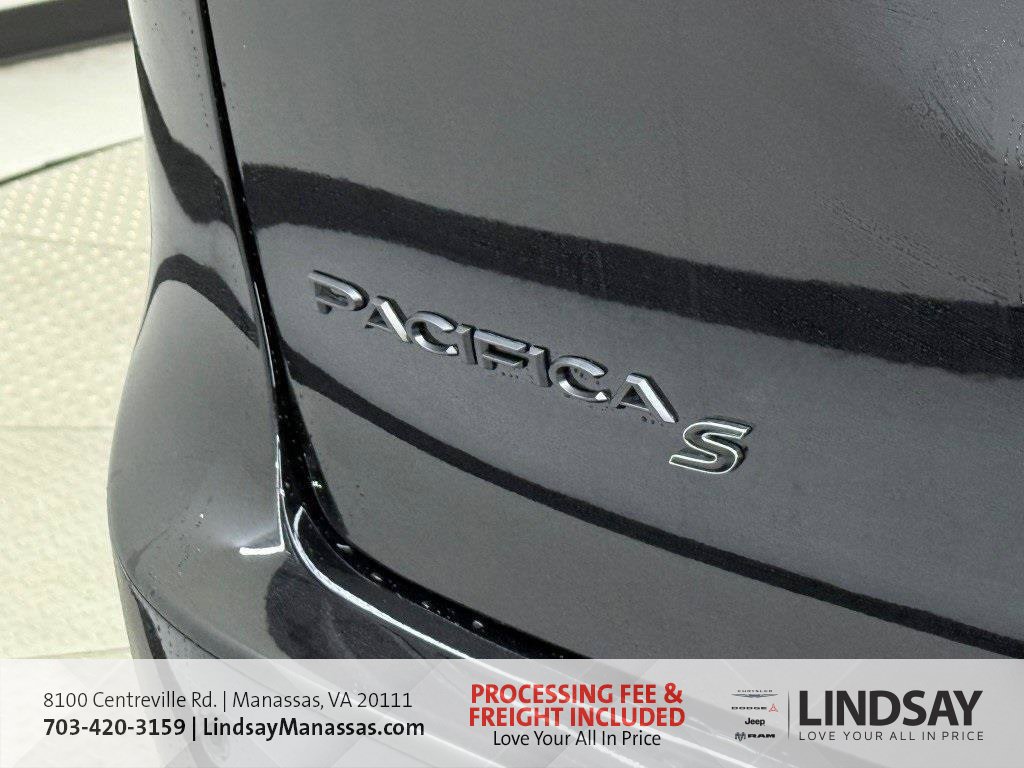 New 2026 Chrysler Pacifica Limited w/ S Appearance Package AWD/4WD image 8