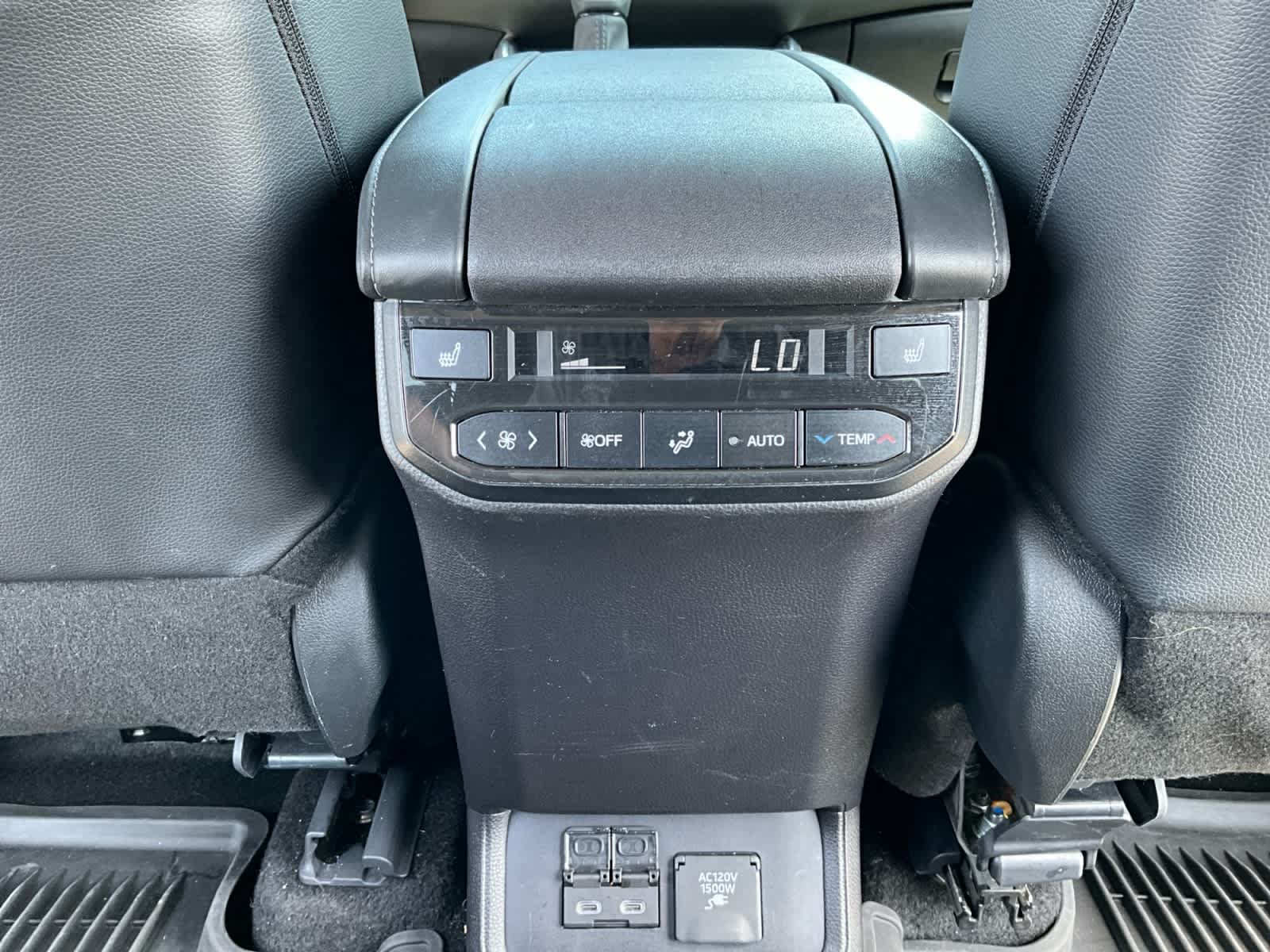 Used 2025 Toyota Highlander Platinum AWD/4WD image 23