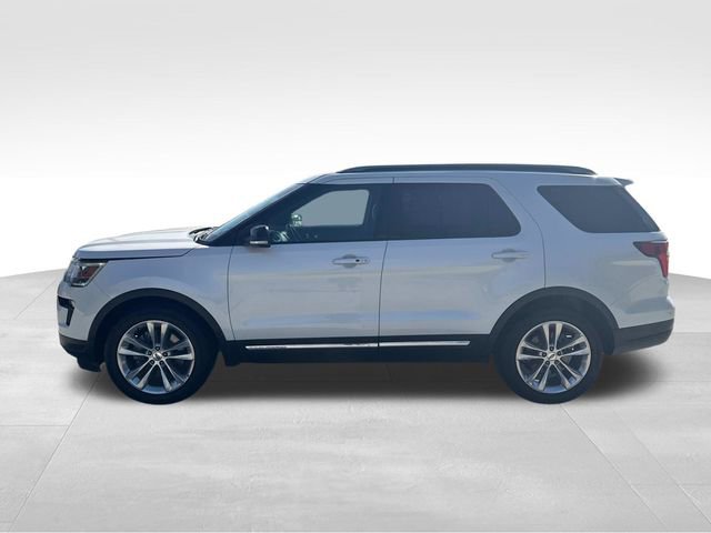 Used 2018 Ford Explorer XLT w/ Equipment Group 202A image 6
