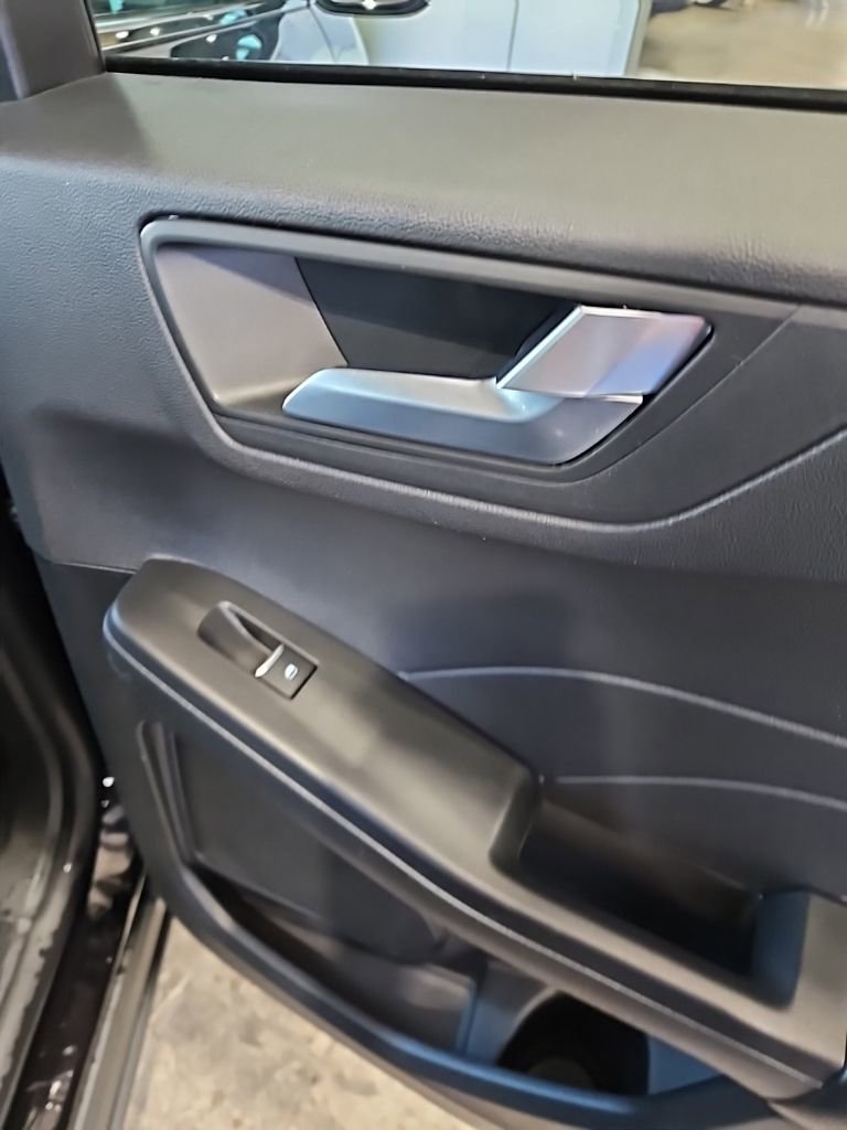 Used 2025 Ford Escape Platinum image 16