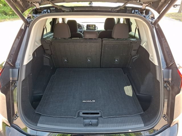 Used 2025 Nissan Rogue SV FWD image 31