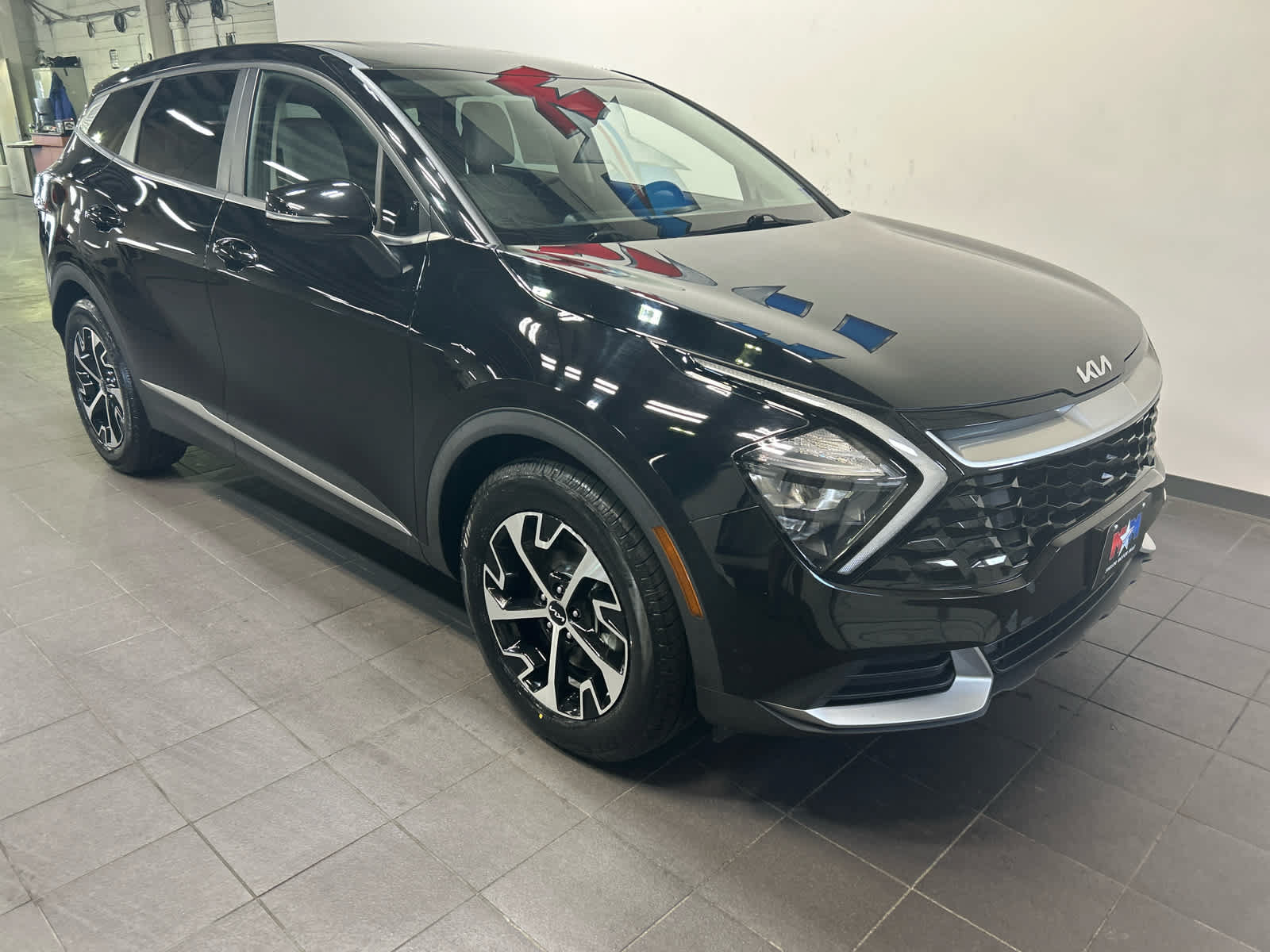 Used 2023 Kia Sportage EX FWD image 2