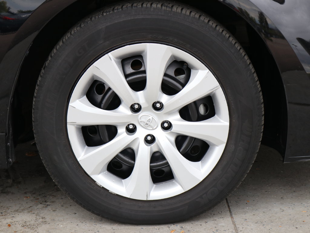 Used 2024 Toyota Corolla LE FWD image 43