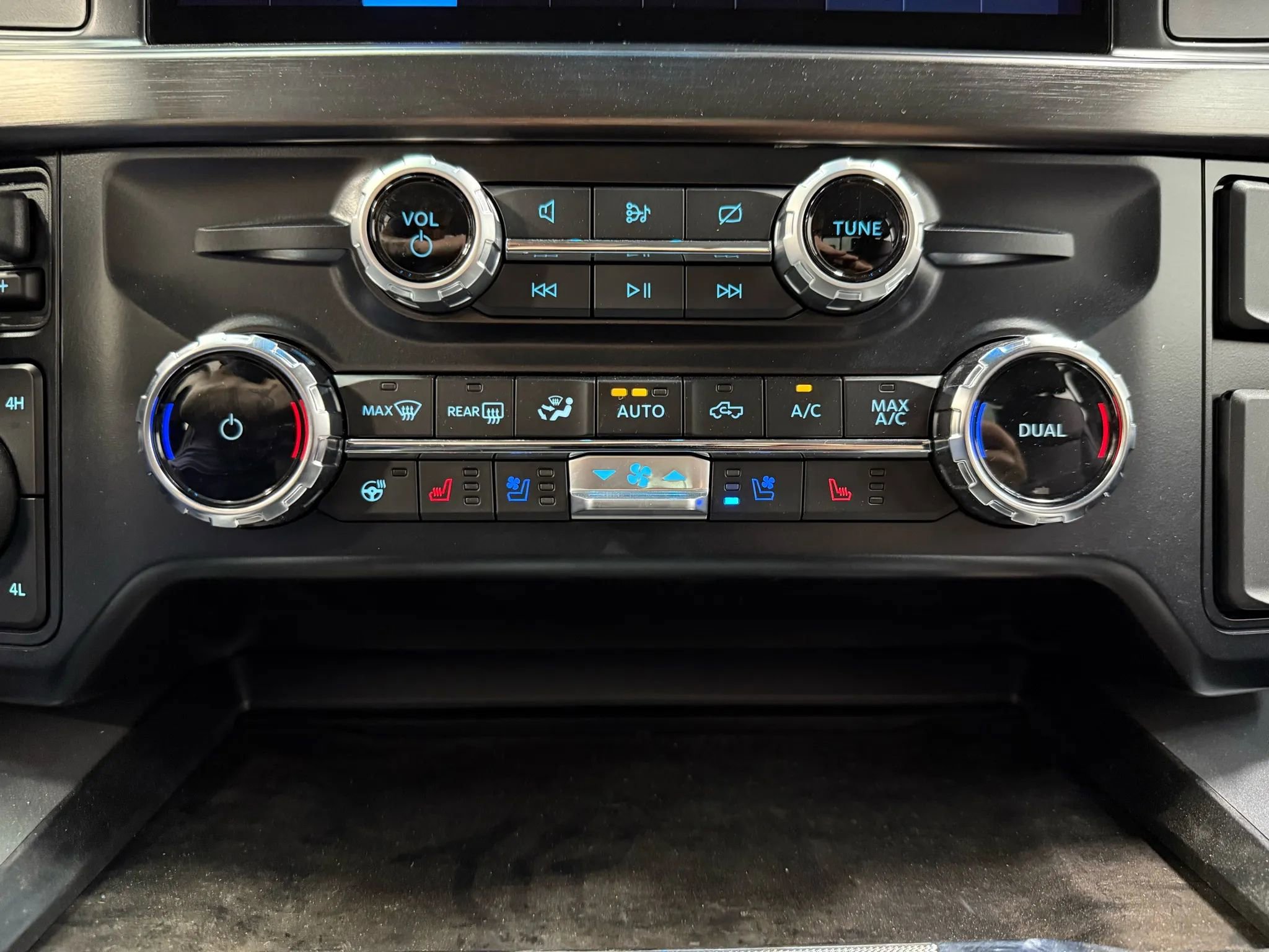 Used 2024 Ford F350 Lariat image 31