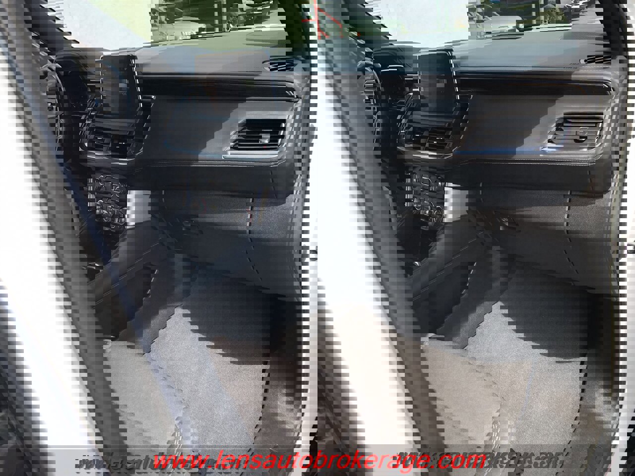 Used 2022 GMC Yukon XL SLE w/ Gmc Pro Safety Plus Package image 25