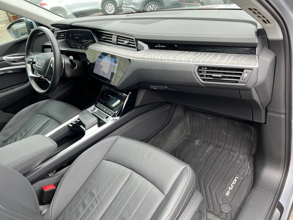 Used 2022 Audi e-tron Premium AWD/4WD image 25