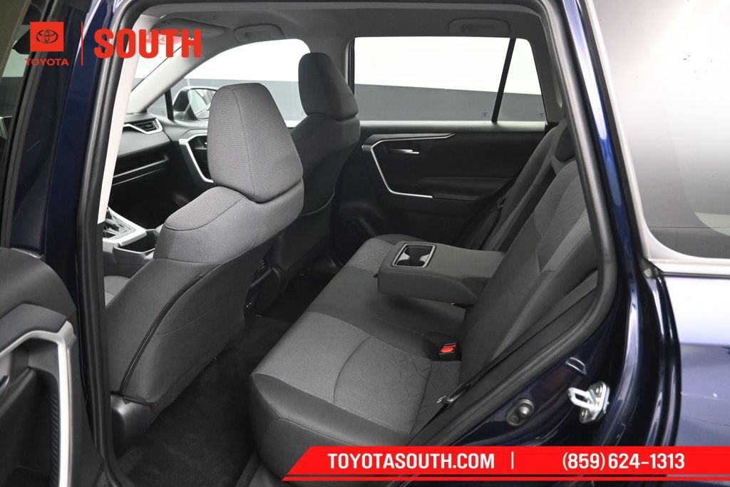 Used 2025 Toyota RAV4 XLE AWD/4WD image 10