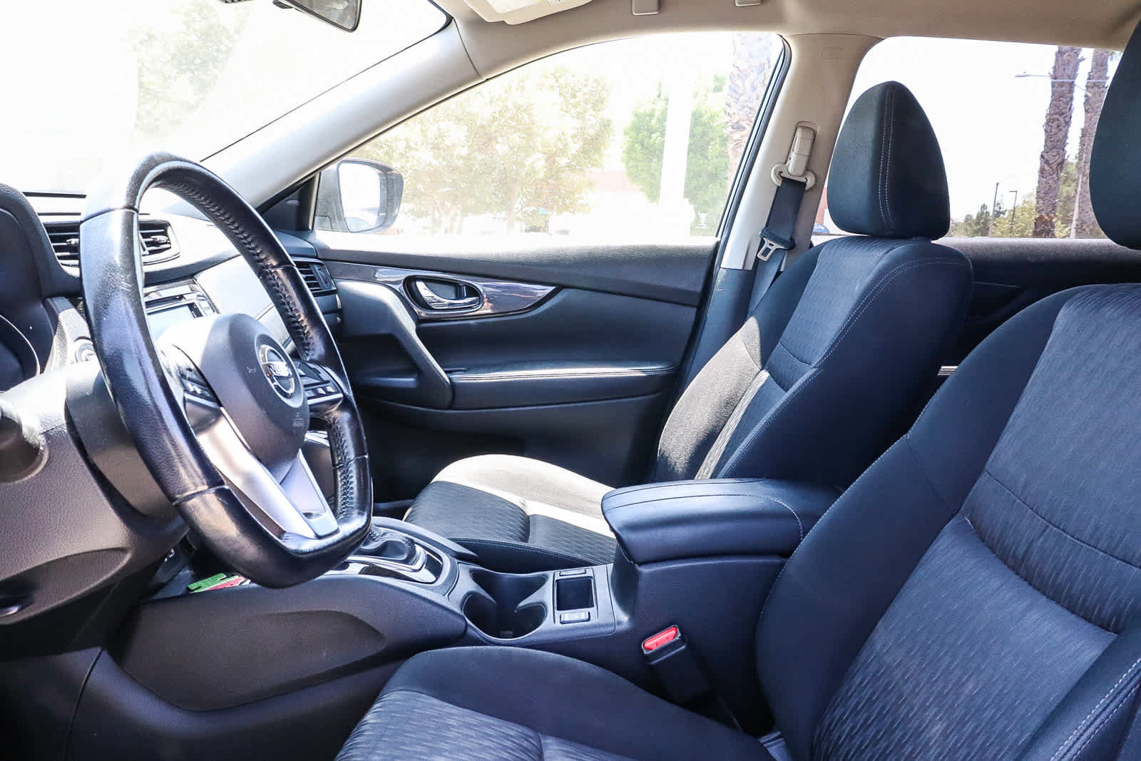 Used 2020 Nissan Rogue SV FWD image 24
