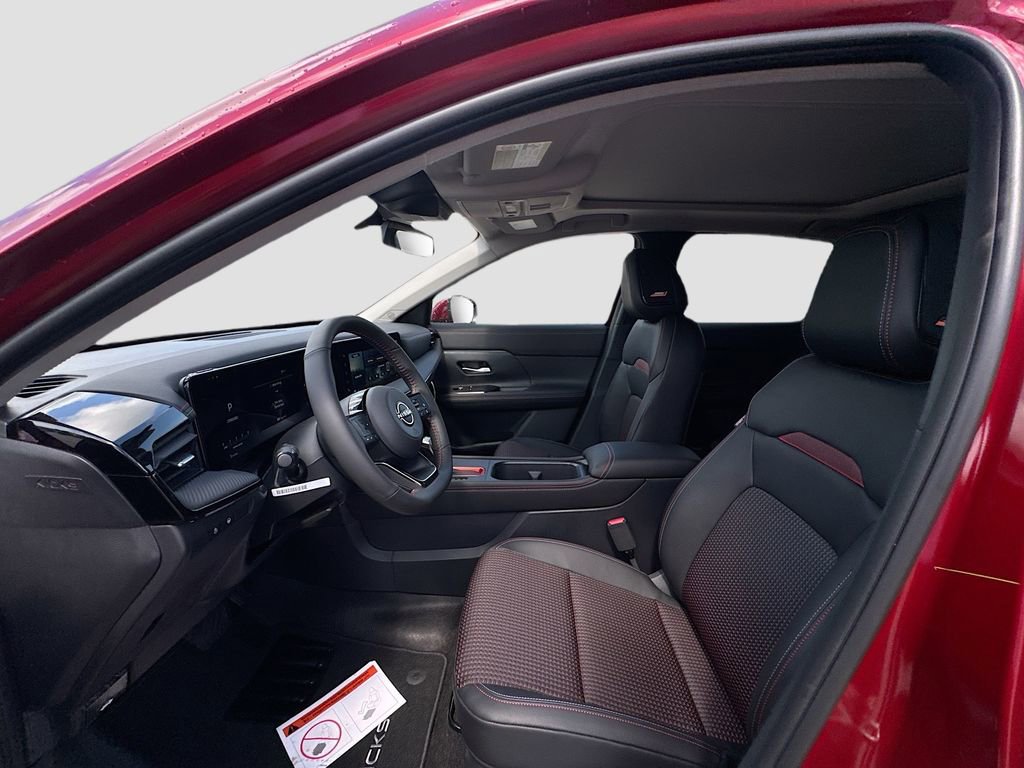 Used 2025 Nissan Kicks SR w/ SR Premium Package image 17
