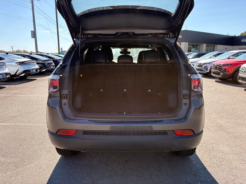 Used 2024 Jeep Compass Latitude w/ Convenience Group AWD/4WD image 7