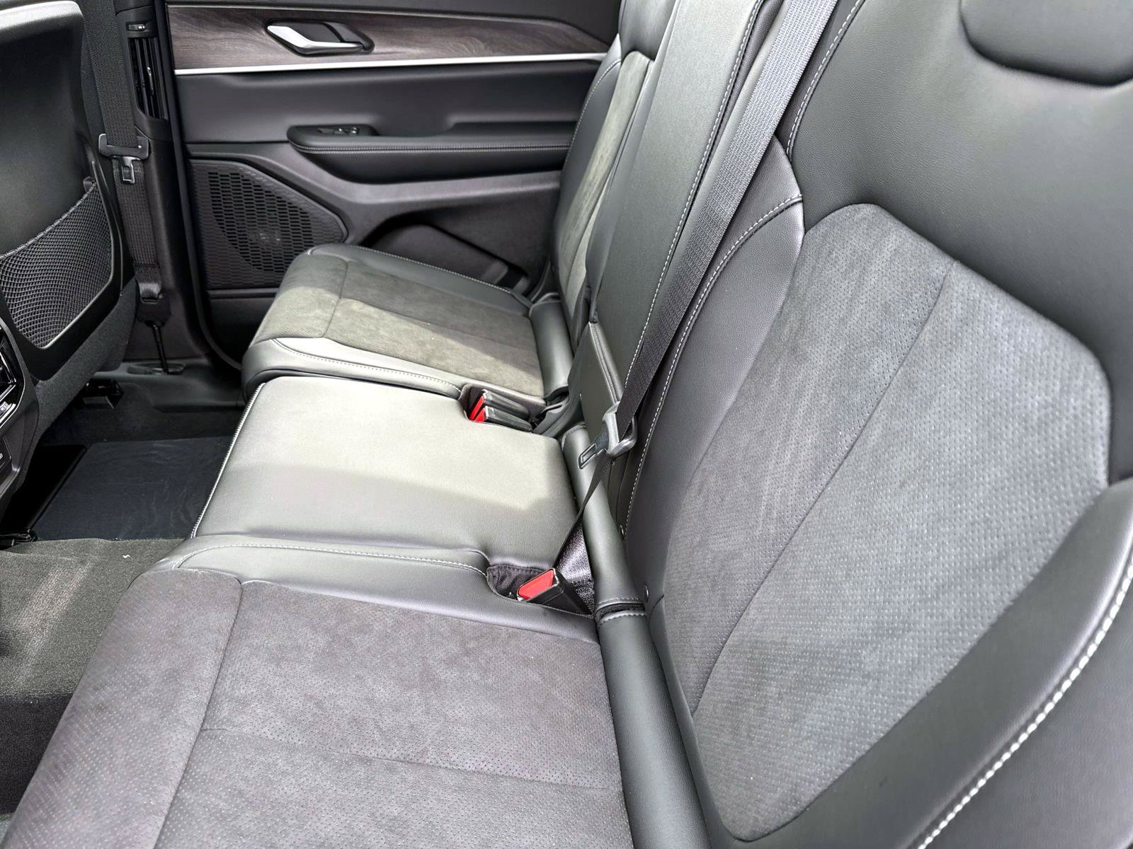New 2026 Jeep Grand Cherokee L 4WD image 6