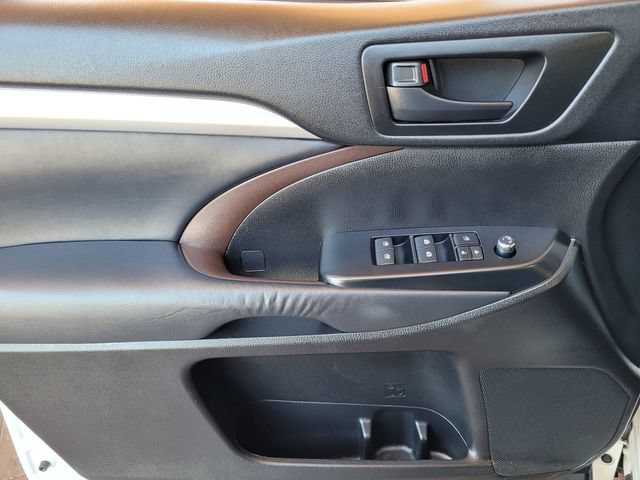 Used 2014 Toyota Highlander Plus FWD image 22