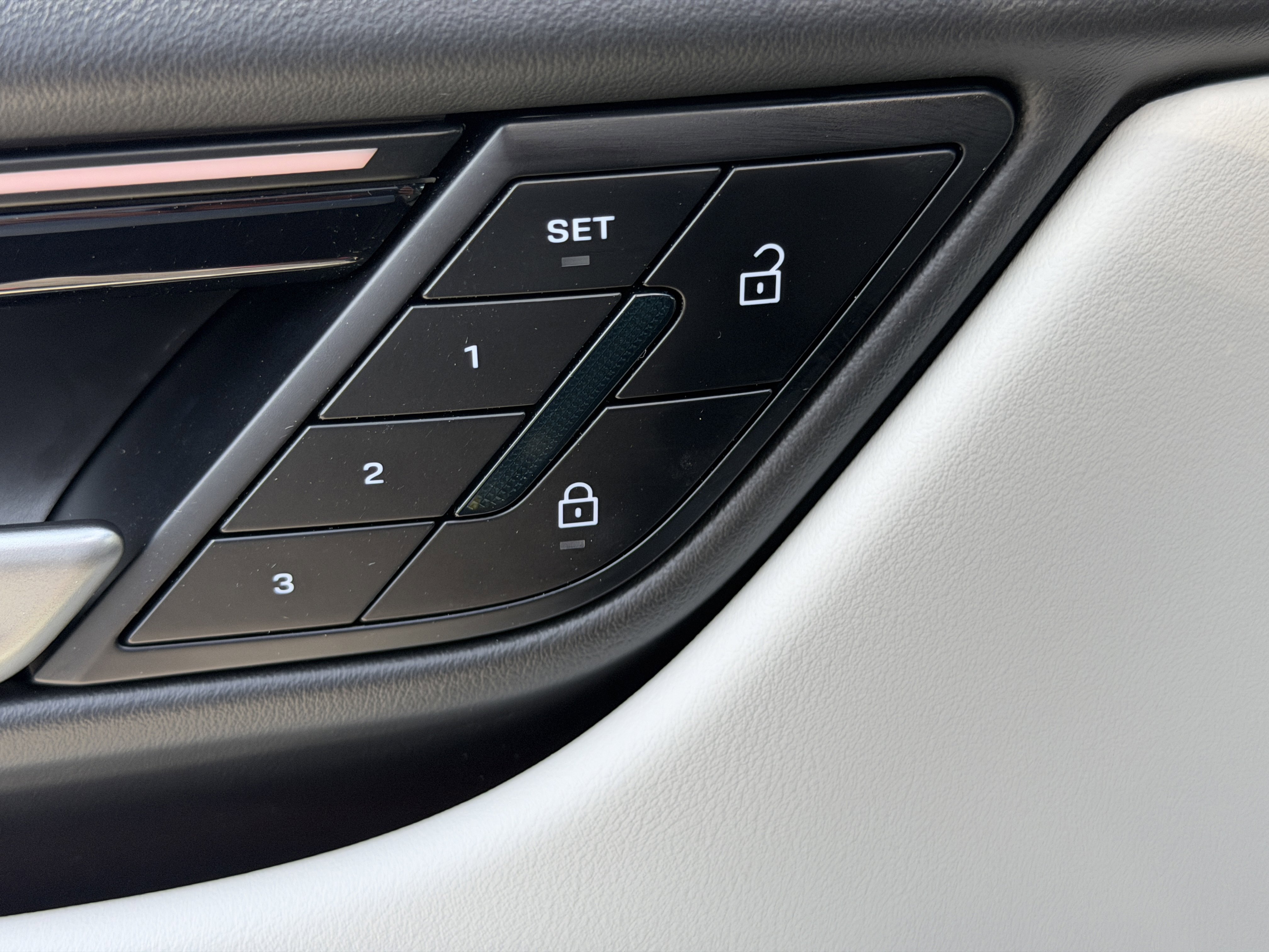 Certified 2024 Porsche Macan 4 Electric image 24