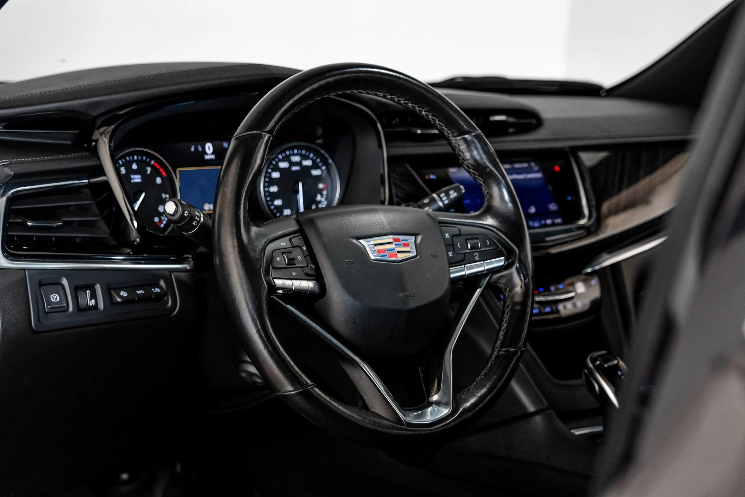 Used 2022 Cadillac XT6 Premium Luxury w/ Technology Package FWD image 13
