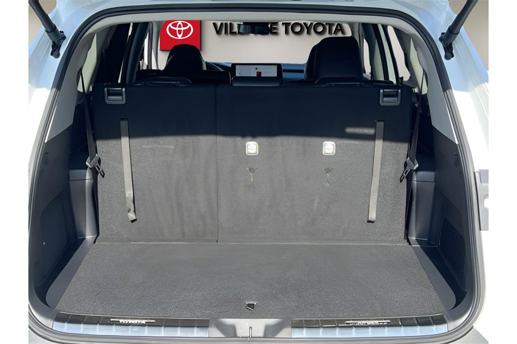 Used 2025 Toyota Grand Highlander FWD image 25