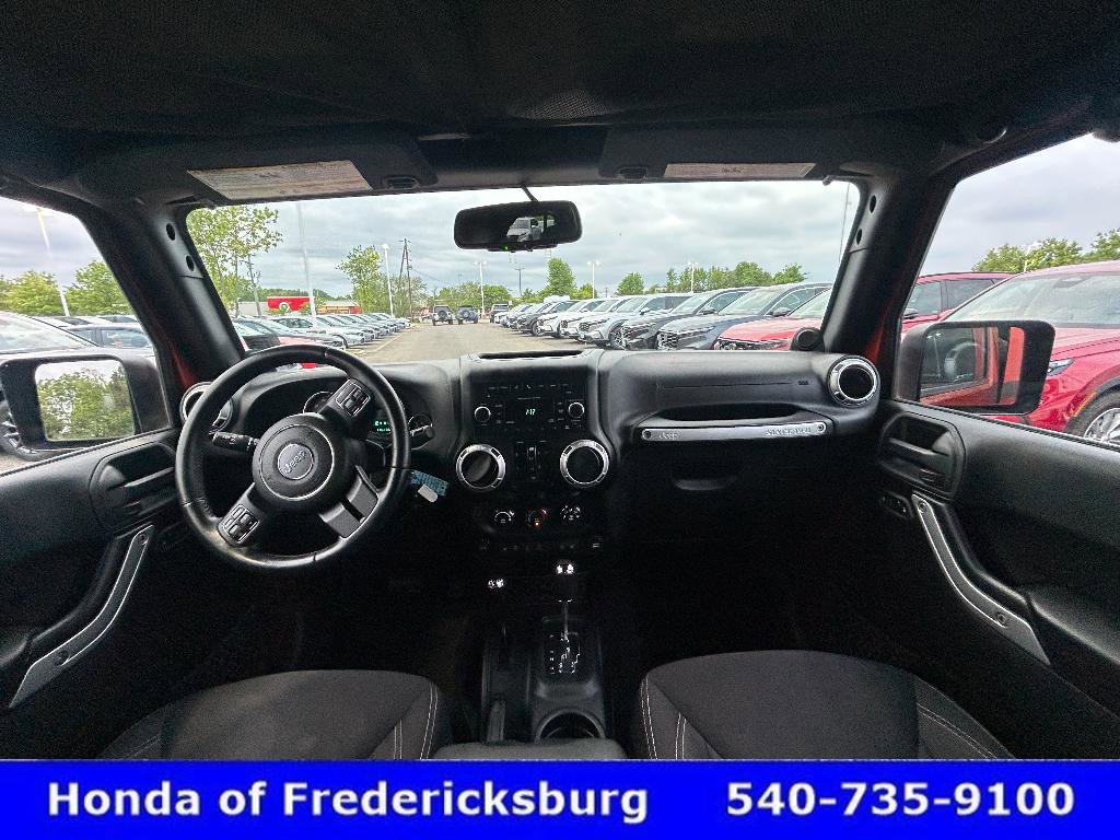 Used 2014 Jeep Wrangler Unlimited Sahara w/ Connectivity Group AWD/4WD image 25