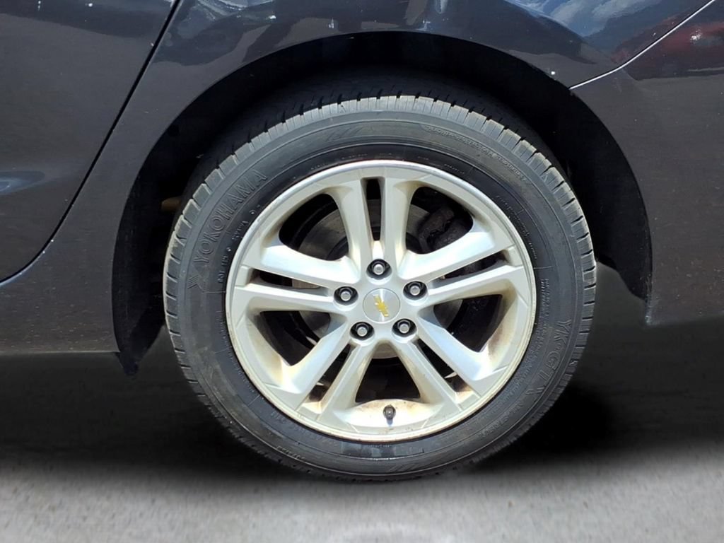 Used 2017 Chevrolet Cruze LT FWD image 25