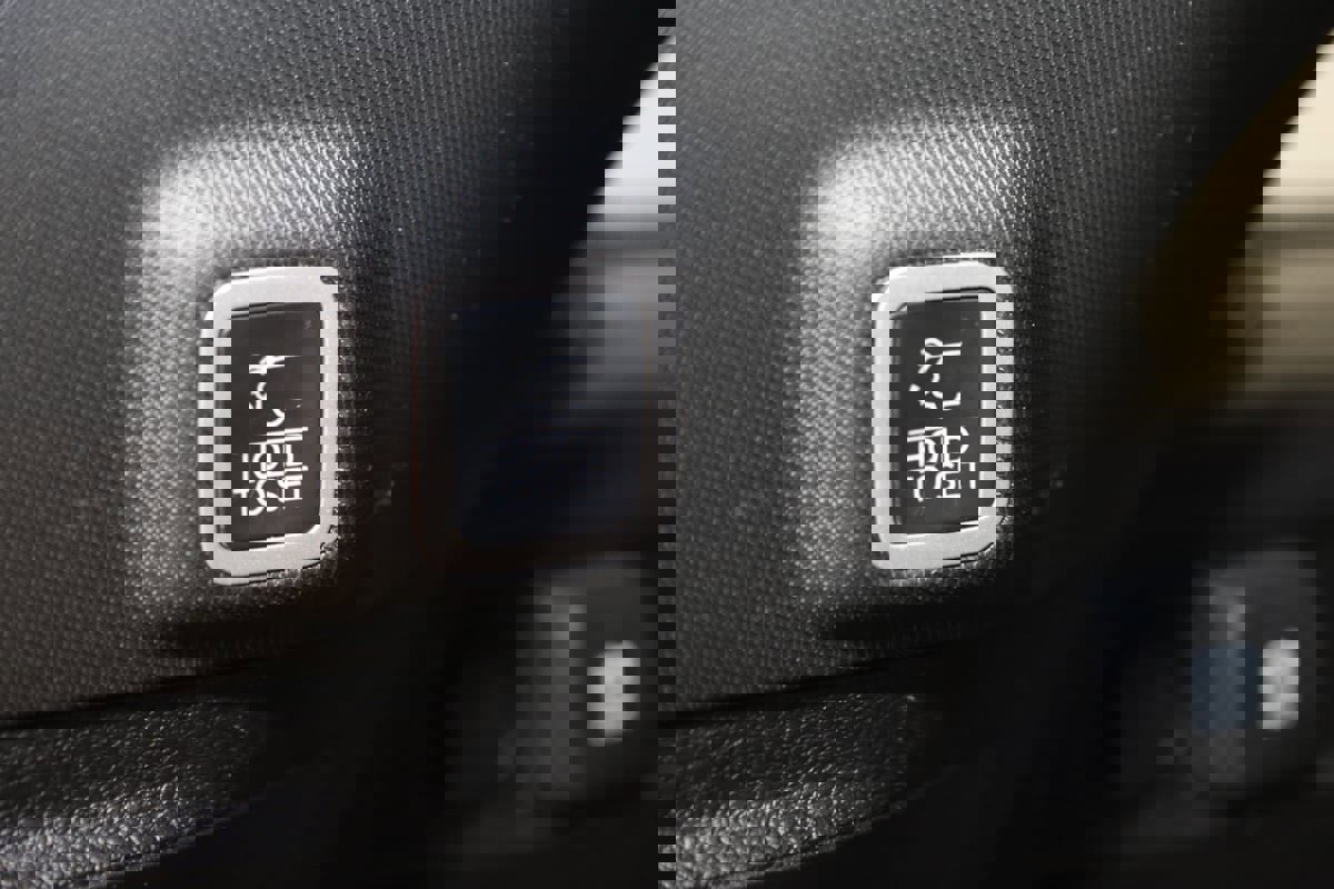 Used 2024 Jeep Grand Cherokee Limited w/ Luxury Tech Group II image 50