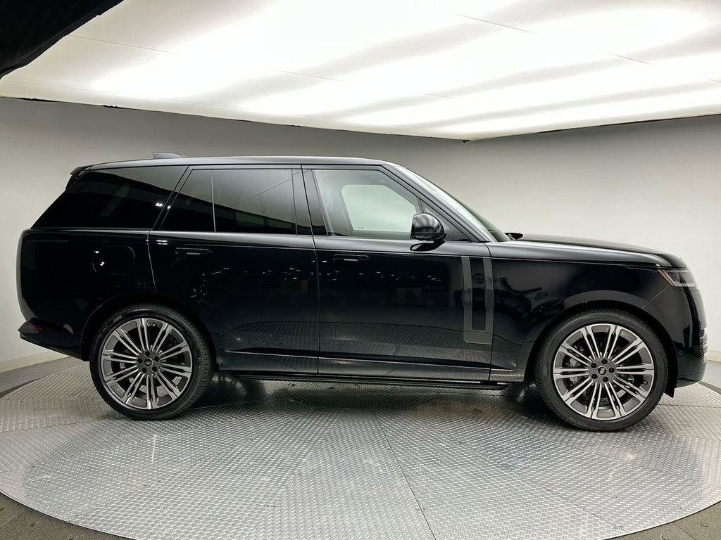 New 2025 Land Rover Range Rover SE image 4