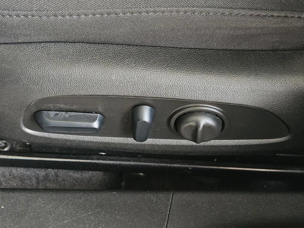 Used 2024 Chevrolet Malibu LT FWD image 30
